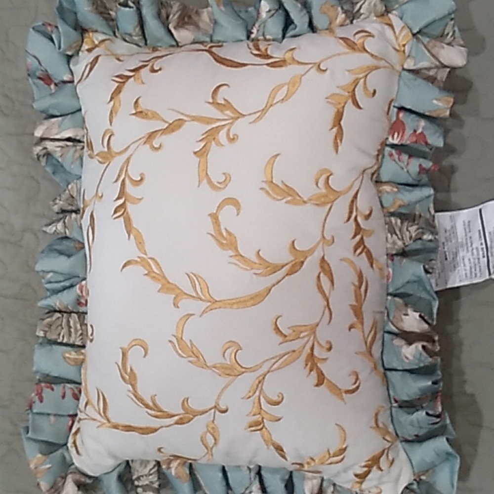 Throw pillow